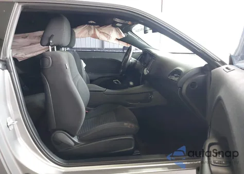 2016 Dodge Challenger Sxt z USA, uszkodzony, nr VIN 2C3CDZAG0GH256179